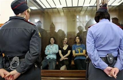 Dos años de cárcel a las tres miembros de Pussy Riot Dos años de cárcel a las tres miembros de Pussy Riot
