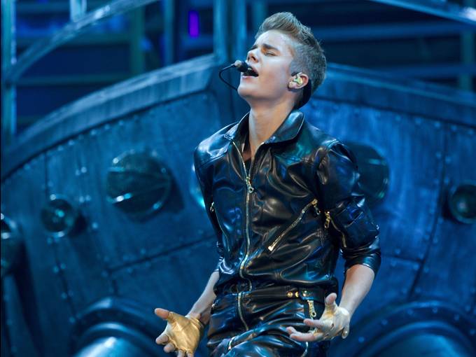 Justin Bieber ofrece concierto pese a estar enfermo Justin Bieber ofrece concierto pese a estar enfermo
