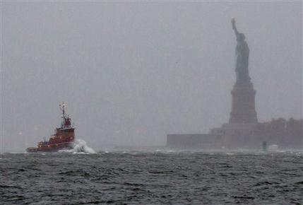 Sandy toma velocidad; Tocará tierra en horas Sandy toma velocidad; Tocará tierra en horas