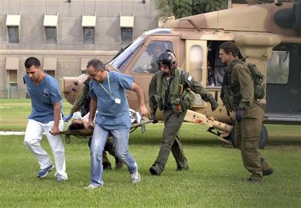 Israel ataca gaza en represalia por cohetes