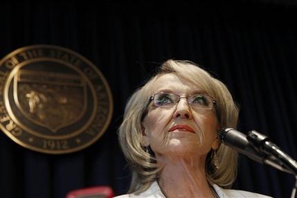 Demandan a gobernadora de Arizona por Dreamers Demandan a gobernadora de Arizona por Dreamers