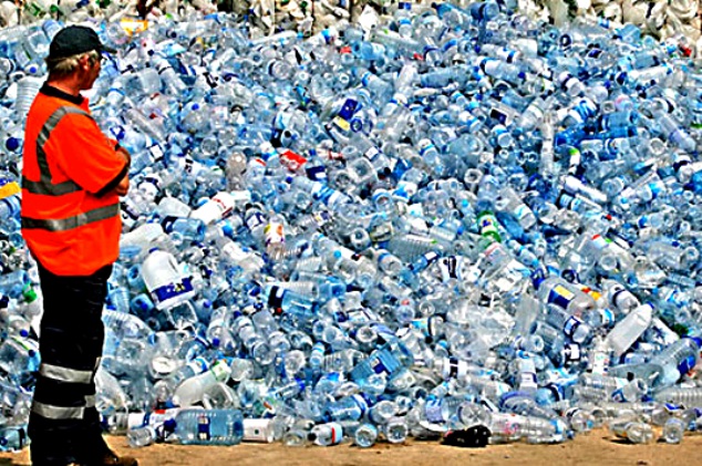 En una pequeña ciudad de Massachusetts prohiben las botellas pequeñas de plástico En una pequeña ciudad de Massachusetts prohiben las botellas pequeñas de plástico