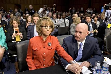 La ex-legiladora Gabrielle Giffords aboga ante el Congreso por restricciones más severas a las armas de fuego La ex-legiladora Gabrielle Giffords aboga ante el Congreso por restricciones más severas a las armas de fuego