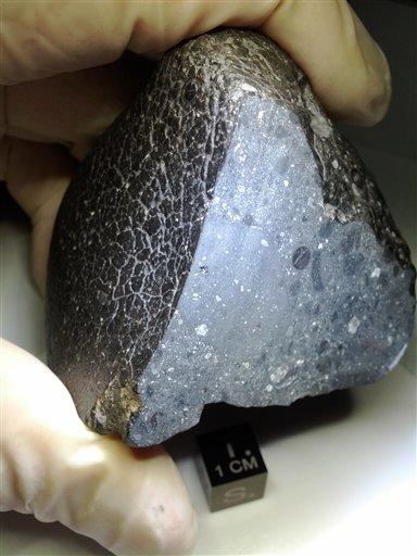 Descubren en África un meteorito marciano único, rico en agua Descubren en África un meteorito marciano único, rico en agua