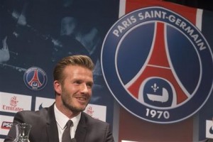 El futbolista británico David Beckham habla durante una conferencia de prensa en el estadio Parc des Princes en París, el jueves 31 de enero de 2013, en su presentación con el Paris Saint-Germain, su nuevo equipo después del Galaxy de Los Angeles. (Foto AP/Michel Euler)