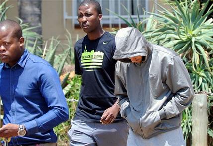 Pistorius acusado de asesinar a su novia Pistorius acusado de asesinar a su novia