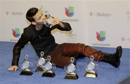 Emotiva celebración del 25 aniversario de “Premio Lo Nuestro” Emotiva celebración del 25 aniversario de “Premio Lo Nuestro”
