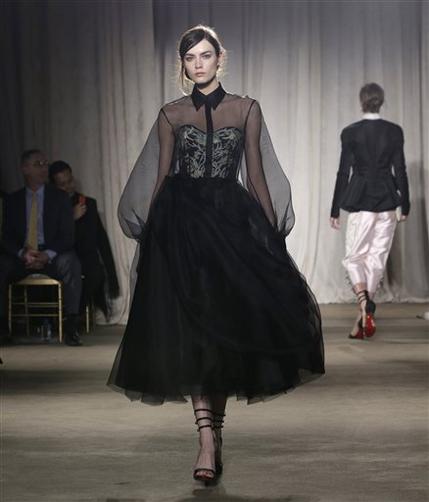 Semana de la moda de NY con mucho negro Semana de la moda de NY con mucho negro