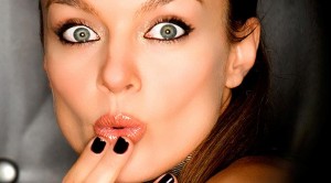 La intérprete de éxitos como "Media naranja" y "Azúcar amargo" retomó su carrera con el lanzamiento de su álbum acústico "Fey - Primera fila" en octubre de 2012, por el que recibió un disco de oro y que la llevará a presentarse en el Auditorio Nacional de la capital mexicana el 22 de febrero. En ese recinto, con capacidad para unos 10.000 asistentes.