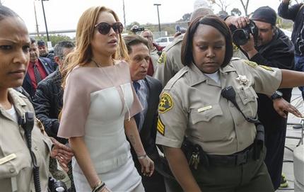 Lohan es sentenciada a rehabilitación Lohan es sentenciada a rehabilitación