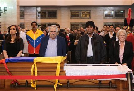 Fervientes seguidores y presidentes latinoamericanos se despiden de Chávez Fervientes seguidores y presidentes latinoamericanos se despiden de Chávez