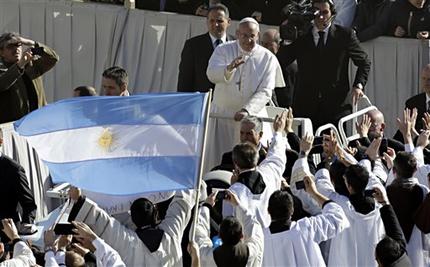 Francisco pide servir al débil al iniciar papado Francisco pide servir al débil al iniciar papado