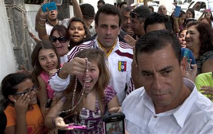 Capriles demanda suspender proclamación de Maduro Capriles demanda suspender proclamación de Maduro
