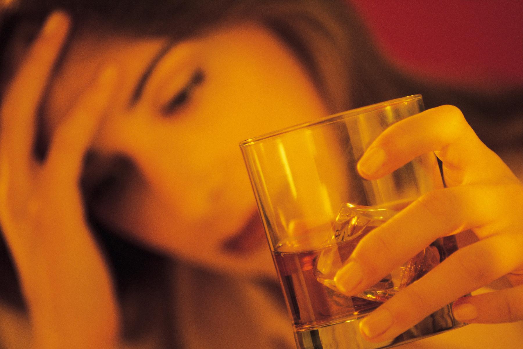 Nuevos estudios muestran un vínculo letal entre alcohol, peso y enfermedad hepática en mujeres Nuevos estudios muestran un vínculo letal entre alcohol, peso y enfermedad hepática en mujeres