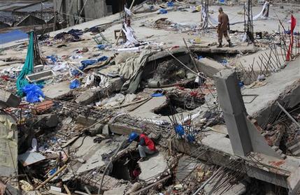 Muertas 430 personas en edifico de Bangladesh