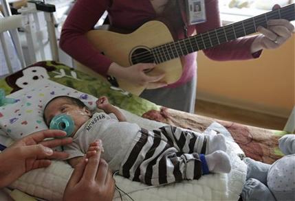Terapia musical para los bebés prematuros Terapia musical para los bebés prematuros