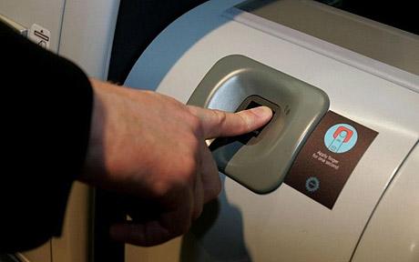 Pedirían huellas dactilares en aeropuertos