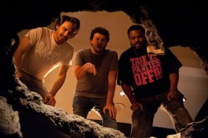 De izquierda a derecha James Franco, Danny McBride y Craig Robinson en una escena de la película "This Is The End" en una fotografía publicitaria de Columbia Pictures. (Foto AP/Columbia Pictures - Sony, Suzanne Hanover)