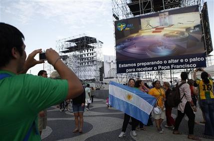 Papa llega a Brasil en primera gira internacional Papa llega a Brasil en primera gira internacional