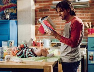 Eugenio Derbez en el papel de Valentín en una escena de "Instructions Not Included" en una fotografía proporcionada por Pantelion Films. (Foto AP/Pantelion Films, Marcia Perskie)