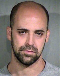 Foto del jueves 29 de agosto del 2013 suministrada por la policía del condado de Maricopa de Daniel Bryant Gray, de 31 años, encarcelado y acusado de homicidio no premeditado y abuso infantil por dejar a su hijo en un coche estacionado en Phoenix, Arizona, el miércoles 28 de agosto del 2013. Al parecer había fumado marihuana. (Foto AP/Oficina de la policía del condado de Maricopa)