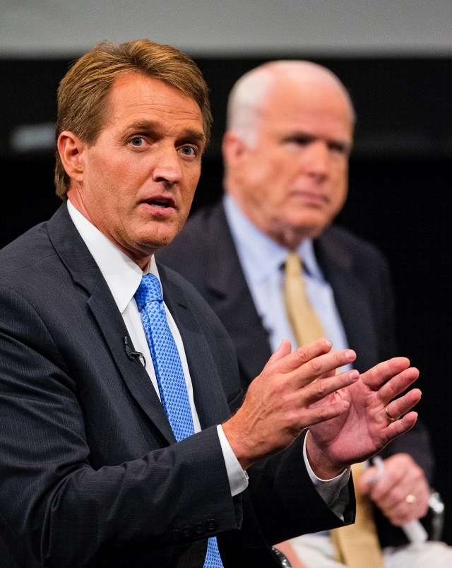 McCain y Flake hablan de inmigración en Arizona McCain y Flake hablan de inmigración en Arizona