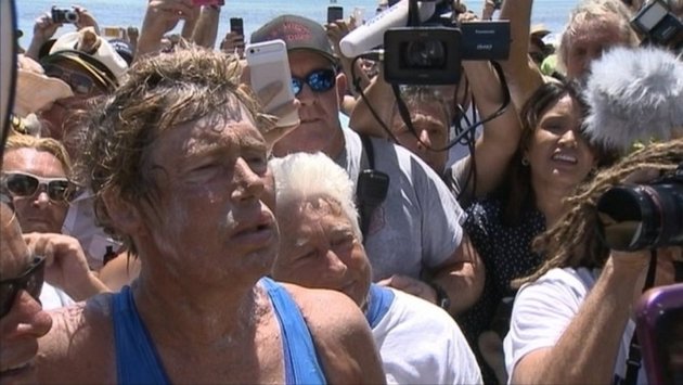 La nadadora estadounidense Diana Nyad completa la travesía Cuba-Florida La nadadora estadounidense Diana Nyad completa la travesía Cuba-Florida