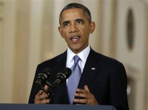 El presidente Barack Obama se dirige a la nación en un discurso televisado desde la Casa Blanca en Washington el martes 10 de septiembre de 2013. El presidente mezcló la amenaza de una ofensiva militar con la esperanza de una solución diplomática mientras trabaja para eliminar las armas químicas en Siria. (Foto AP/Evan Vucci, Pool)