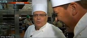 “Es una buena dieta con la que seguirán obteniendo las 2.800 calorías diarias. Quizás no les vaya a gustar, estoy seguro que no les va a gustar.  Pero saben que si no les gusta, no vayan a la cárcel”, dijo Arpaio. 
