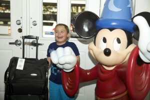 Foto: Jorge Quintero/ Panorama Online. Garrett, feliz con su juego de maletas donde ha empacado sus sueños y sus ganas de vivir.