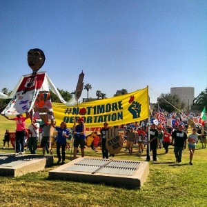 La protesta en Phoenix atrajo a unas 250 personas y se produjo después de otras protestas similares en todo Estados Unidos. Foto: NDLON
