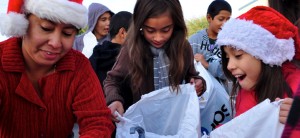 Uno de los eventos más esperados por la comunidad en general es la celebración "Ángeles del Barrio" de Chicanos Por La Causa, que por 45 años ha propagado la alegría de las fiestas navideñas y ha celebrado junto a los niños y sus familias lo que ya se ha convertido en una tradición.