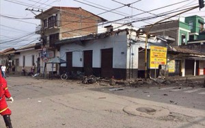 La detonación dejó un muerto y 39 heridos. El secretario de Gobierno Local, Arbey Giraldo, dijo que murió Jorge Ospina y está gravemente herido el oficial de la Policía Nacional Wadis Antonio Payares. Entre los heridos están otros dos uniformados y un menor de edad, así como el camarógrafo de la oficina de prensa de la Alcaldía, José López Pineda.