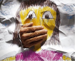 Las estadísticas no mienten y son alarmantes e indican que una de cada 4 niñas y 1 de cada 8 niños serán sexualmente agredidos antes de cumplir los 16 años .
