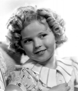 Como persona de gran talento y adorable personalidad, Shirley Temple fue la atracción más taquillera del cine estadounidense de 1935 a 1938, una marca que ninguna otra estrella infantil ha logrado ni de lejos.