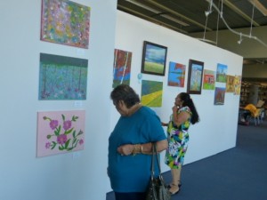 Deja que el lenguaje universal del arte y la música te inspiren y celebra con nosotros los logros y esperanzas de todos los que viven con esta condición.