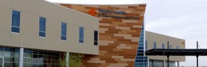 Como una excelente alternativa para los residente del Oeste del Valle del Sol y cerca de una de los principales centros comerciales del área y del estadio de la Universidad de Phoenix, ha abierto sus puertas el 13 de mayo, el St. Joseph’s Westgate Medical Center.