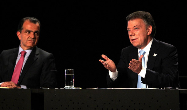 Santos y Zuluaga en empate técnico para balotaje en elección presidencial en Colombia: sondeo