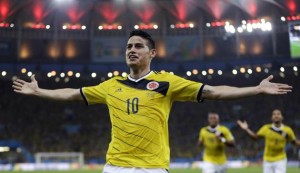 El jugador de Colombia, James Rodríguez, festeja un gol contra Uruguay en los octavos de final del Mundial en Río de Janeiro. (AP Photo/Natacha Pisarenko)