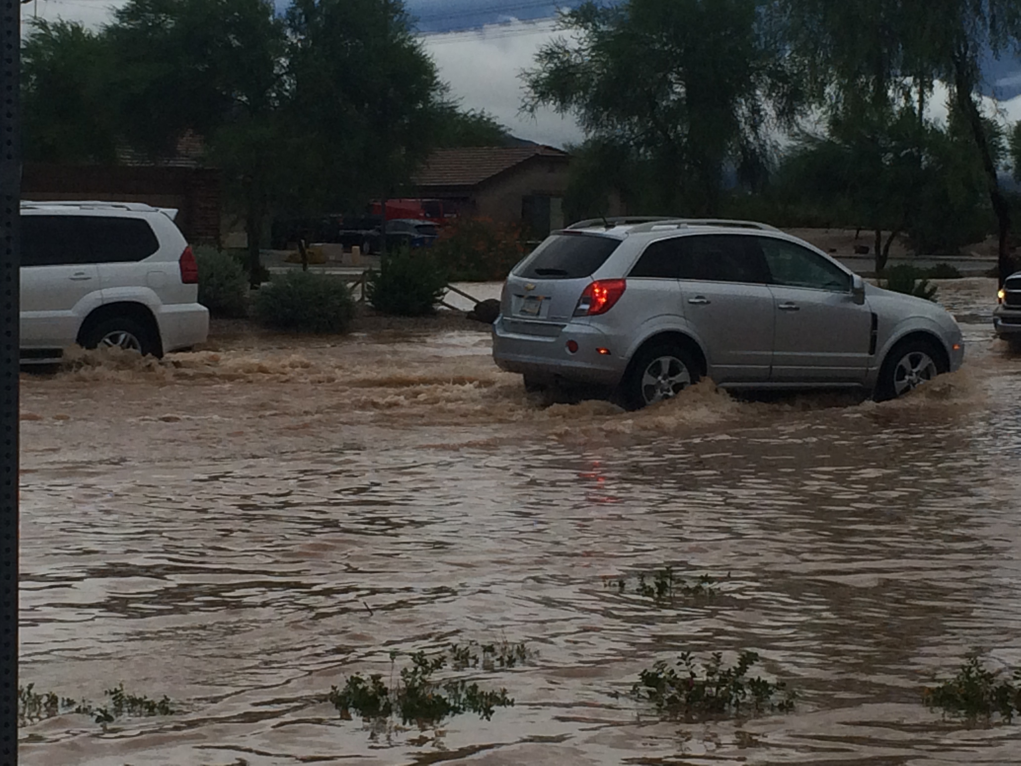 Severas inundaciones al Oeste del Valle del Sol