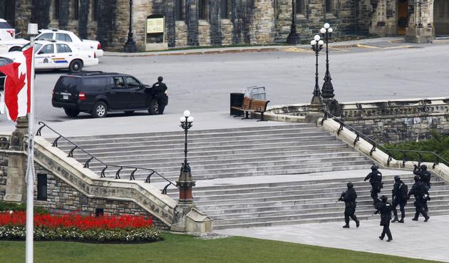 Tiroteo en parlamento canadiense, se reporta un sospechoso muerto