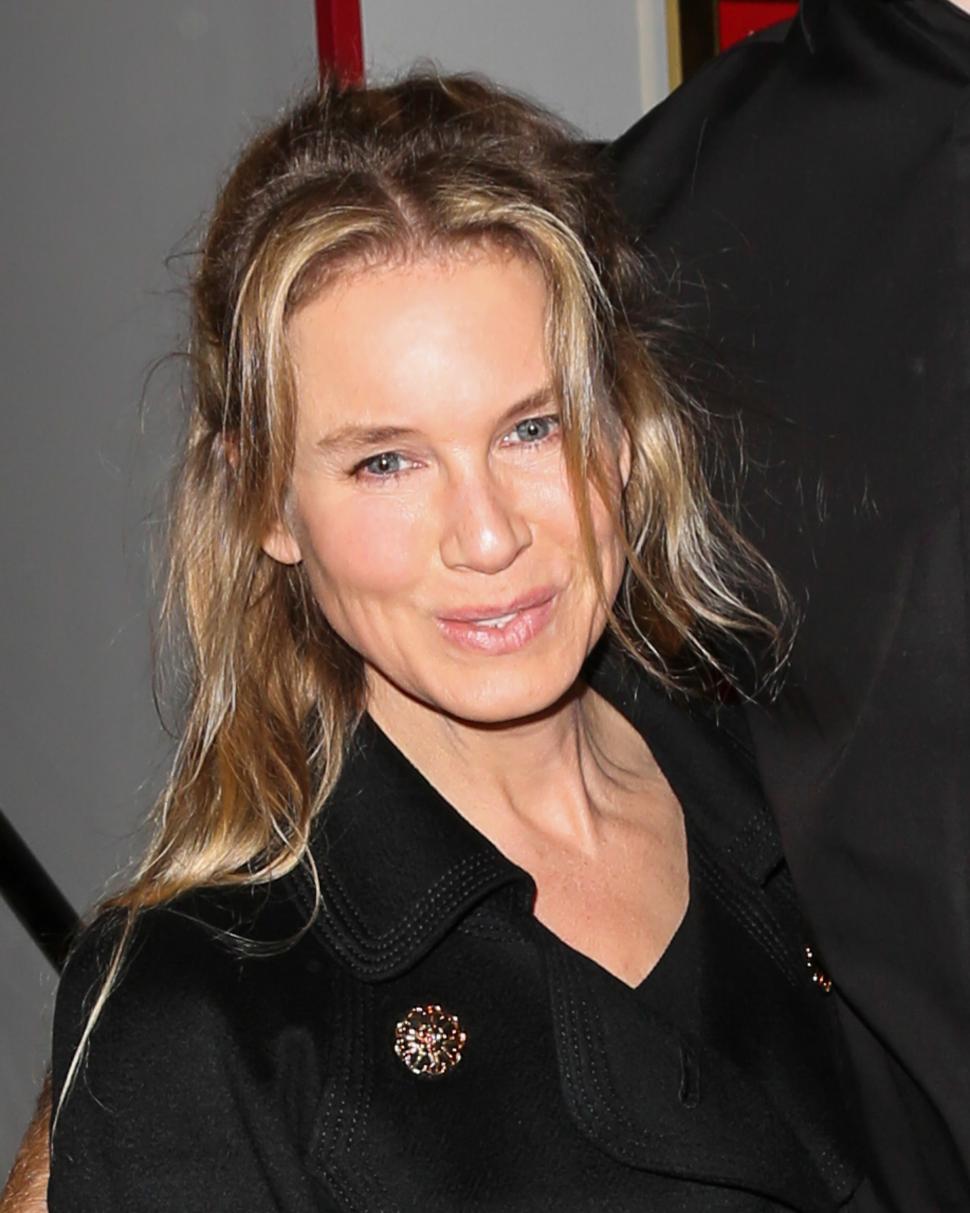 Renée Zellweger reaparece en público y genera revuelo por cambio en su rostro Renée Zellweger reaparece en público y genera revuelo por cambio en su rostro