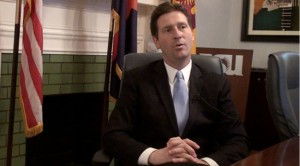 “Es hora de que cambiemos radicalmente nuestra relación con México a una de las oportunidades económicas comunes”, dijo el alcalde de Phoenix, Greg Stanton.