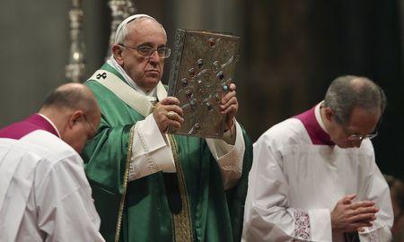El papa condena la decapitación de cristianos egipcios en Libia El papa condena la decapitación de cristianos egipcios en Libia