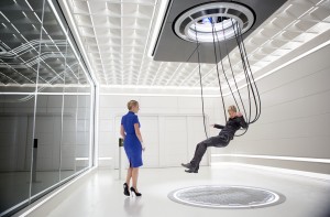 En la imagen se observa a  Jeanine (Kate Wislet), quien lidera la elite más alta de una corrupta sociedad y Tris (Shailene Woodley), quien es sometida a una dura prueba mental y física, para comprobar que es una "Divergent" al 100%. Foto cortesia de Lionsgate Publicity.