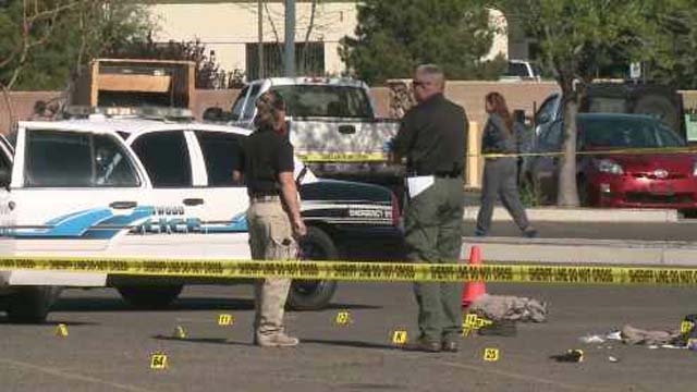 Pelea fuera de Wal-Mart en en Cottonwood al Oeste de Phoenix, deja un muerto y dos heridos