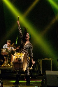 Todos los artistas hicieron un formidable trabajo y mantuvieron a la gente bailando bajo el sol y las estrellas, o moviendo la cabeza al ritmo de la música desde cómodas sillas o sobre el pasto verde del parque Margaret T. Hance. Foto: Jon Goodell/ Panorama Online