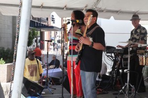 "Es un honor y un privilegio para mi y para Mexsal participar en el 4to Festival Internacional de Jazz en Phoenix, como agrupación salsera de Arizona, somos los únicos presentándonos junto a tantos grandes y legendarios artistas internacionales, entre ellos tendremos también al famoso George Benson entre otros", explicó este músico local, fundador y director de Mexsal, una de las orquestas más prestigiosas en Arizona y a nivel mundial, y que sigue ganando adeptos por su excelente calidad.
