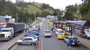En los últimos años Colombia se ha convertido en la nueva ruta de migrantes que viajan hacia Estados Unidos de manera ilegal. La región es un lugar de tránsito que le genera grandes ganancias a redes criminales de tráfico humano y se ha convertido en una verdadera pesadilla para las autoridades. En COLOMBIA: LA NUEVA FRONTERA, Discovery en Español pone al descubierto los diferentes ángulos de esta problemática. La producción se estrena el domingo 7 de junio a las 10PM E/P, durante el bloque de programación Discovery a fondo (PRNewsFoto/Discovery en Español)