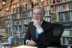 El reconocido periodista mexicano Jacobo Zabludovsky, con más de 70 años de carrera, falleció la madrugada del jueves a los 87 años a causa de un derrame cerebral. Durante 27 años y de manera ininterrumpida, presentó el noticiero "24 horas" del Canal de las Estrellas de Televisa, desde 1970 a 1998. En este espacio entrevistó a personalidades de todos los ámbitos, desde Salvador Dalí a Fidel Castro.